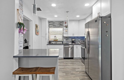 Forest City House | Pool+Grill+Huge yard+outdoor movies+Plenty parking space
