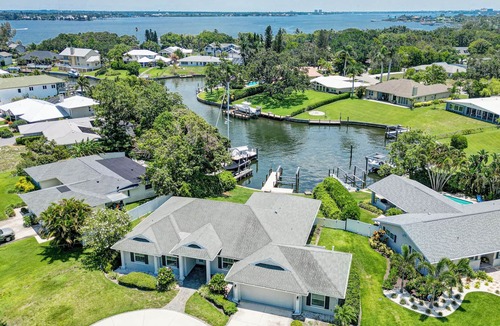Palma Sola House | ⚓Pool home minutes away from AMI with private boat dock!⚓