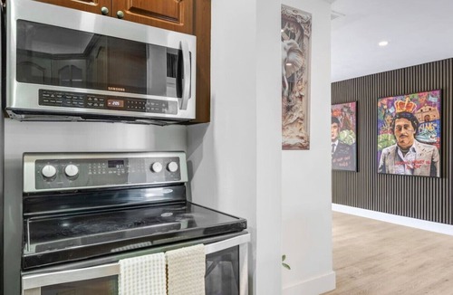 West Hollywood House | Pool + Hot Tub | MAJOR INTERNATIONAL SPORTING EVENT Base | Outdoor Kitchen