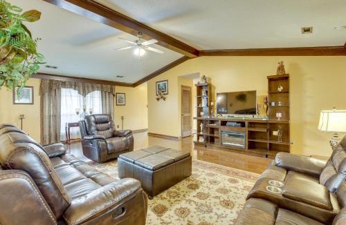Decatur House | Pool & Large Covered Patio! Decatur Family Getaway