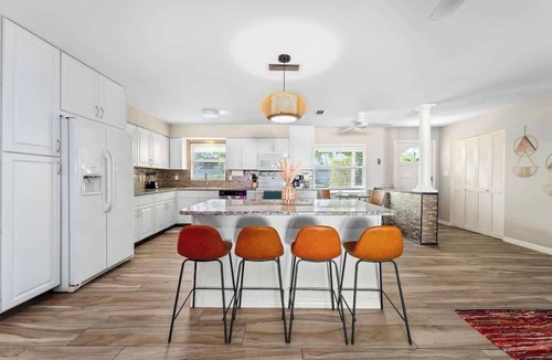Arlington Park House | Pool - Near Beach - Outdoor Games for Family - Close to DT