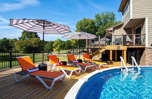 Bardstown House | POOL~SpeakEzy~3mi to Bardstown~GameRM~HotTub~Sauna