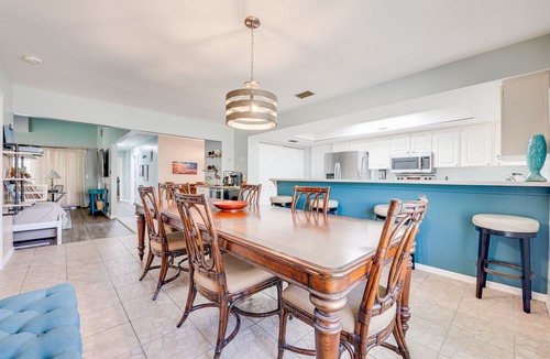 Lakewood Park House | Poolside Golf Paradise: 2 King Bdrms: Beaches 15 Min: Game room: Tee, Sun & Fun