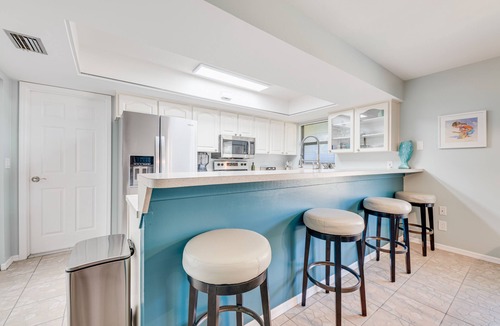 Lakewood Park House | Poolside Golf Paradise: 2 King Bdrms: Beaches 15 Min: Game room: Tee, Sun & Fun