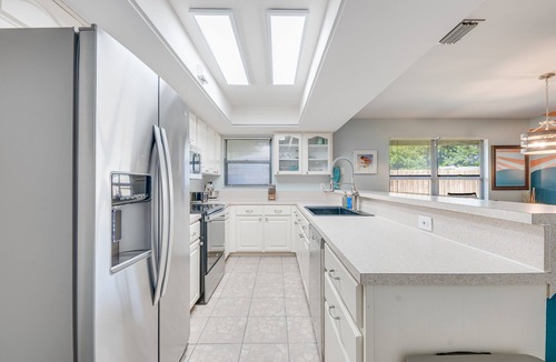 Lakewood Park House | Poolside Golf Paradise: 2 King Bdrms: Beaches 15 Min: Game room: Tee, Sun & Fun