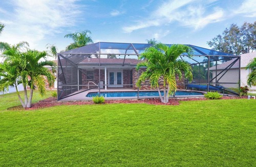 Port Saint Lucie House | Poolside King Room in PSL