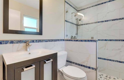 Port Saint Lucie House | Poolside King Room in PSL