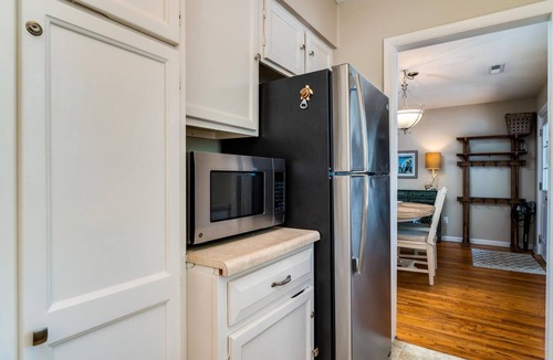 Tarpon Pond House | Popular Tarpon Pond Cottage w/Screened Porch! Great Location! 1 small dog allowed!