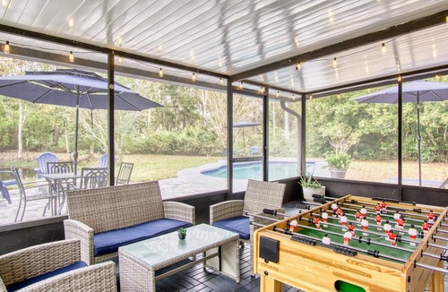 Southside House | ~Posh Panda Landing Sleeps 8 Heated Pool & Pond~