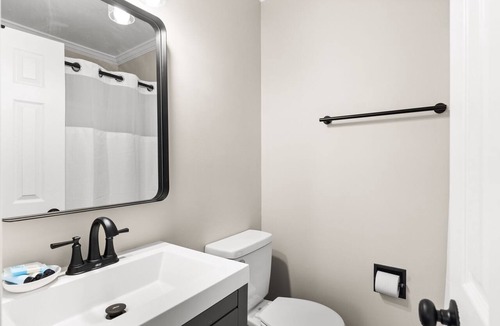 Carolina Beach Hotel | Premium Queen Room Hotel- 2 Pools, Near Beach/Boardwalk, Pets not Allowed