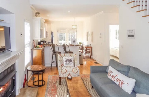Helen House | Prime Location! Golf+Pickleball+Tennis+Walkable by Jubela's