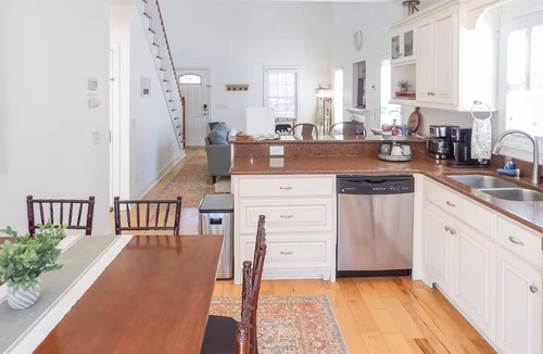 Helen House | Prime Location! Golf+Pickleball+Tennis+Walkable by Jubela's