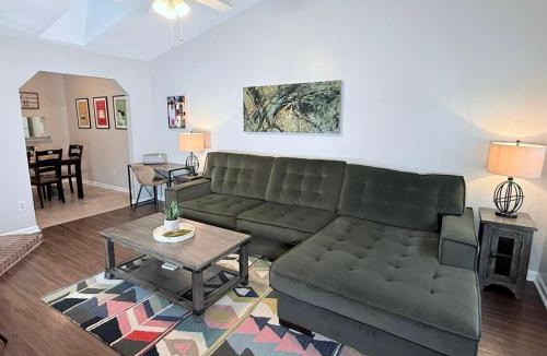 Tallahassee House | Pristine Elegance meets Chic Charm!