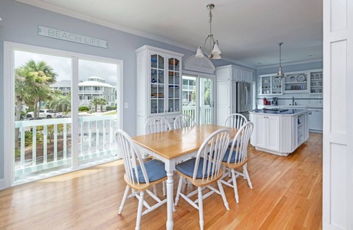 Oceanmarsh Subdivision House | Pristine pet-friendly home with water views and shared beach access