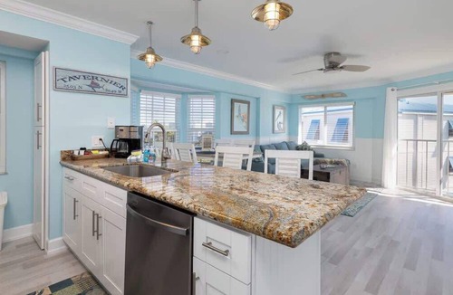 Tavernier Condo | Pristine Top Floor Oceanfront Condo 5 min from Top Local Attractions
