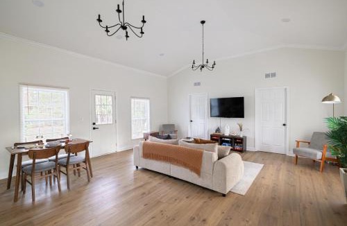 Midtown Apartment | Privacy - Forsyth Park - Savannah's Best - 4BR 3BA