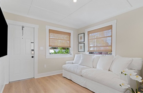 Mango Groves Cottage | Private 1BR Cottage 2 BLKS to Downtown+Beach Pass!