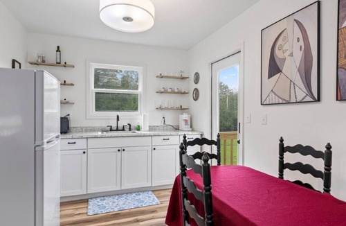 Conestee House | Private 1BR Guest House w/Pool & Kitchen