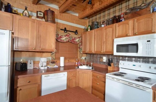 Smoky Mountains Cabin | Private 3 Bedroom Cabin On Mountain Stream Sleeps 10 Hot Tub Jacuzzi Fireplace Pool Table Kitchen