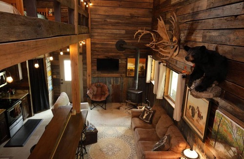 Lee City House | Private 600 Acres | Wifi | Hot Tub | Wolf Pen