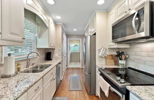 Southwest Raleigh House | Private and Peaceful, minutes to NC State and PNC, feels like HOME