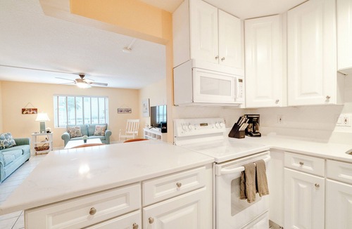 Key Colony Beach Condo | Private Beach-Pool-King Bed-No Stairs-Family Friendly-Relax-Play Together!
