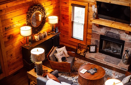 Sevierville Cabin | ⭐️⭐️Private cabin with Mountain Views and hot tub close to Pigeon Forge!