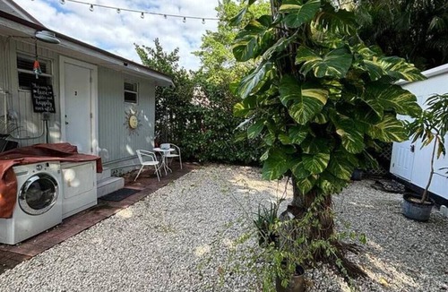Wynwood Art District Apartment | Private & Centrally located, parking, laundry
