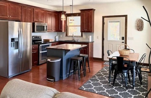 Hiawassee Cottage | Private cottage with mountain views