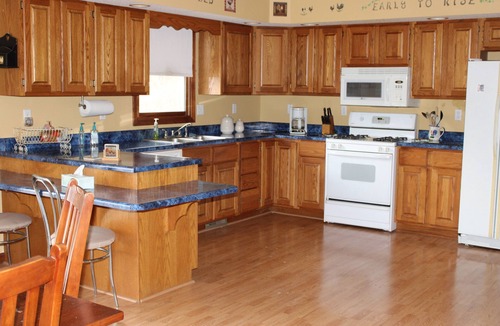 Akin House | Private country setting. just 10 minutes from town