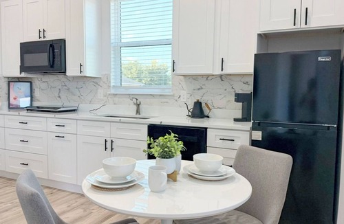 Warm Mineral Springs House | Private Cozy and relaxing 1-bedroom unit with living room kitchen full bath more