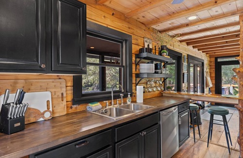 Mineral Bluff Cabin | Private Dock on the Toccoa River, Screened Porch