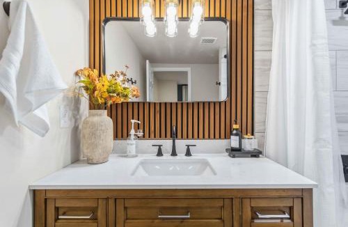 Dallas House | Private Double Room with Private Bathroom