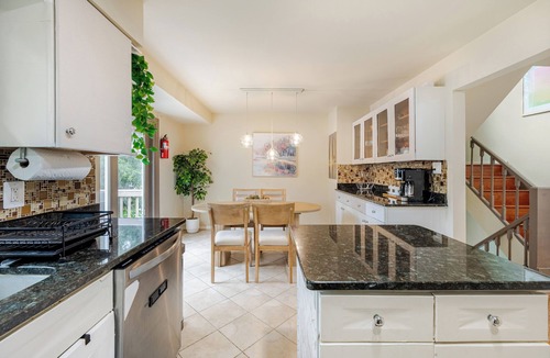 Herndon House | Private Downtown Herndon Escape - Full Amenities