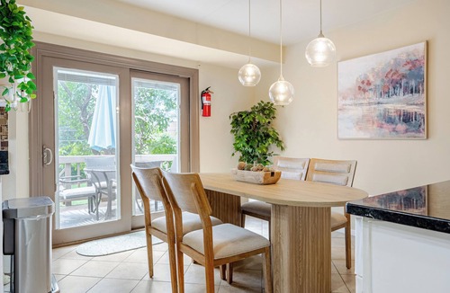Herndon House | Private Downtown Herndon Escape - Full Amenities