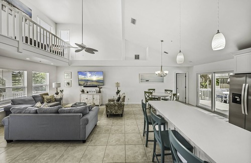Jose's Hideaway House | Private Elevated Pool & Deck!
