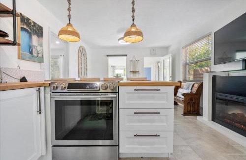 Croissant Park House | Private Fort Lauderdale cottage