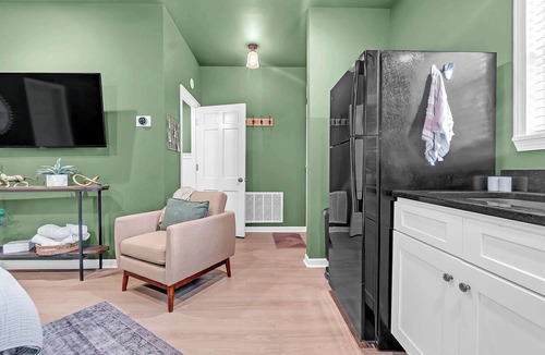East Memphis House | Private Guest House, Kitchenette