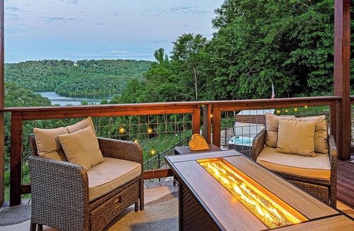 Smithville House | Private Heated Pool Hot Tub Lake Views