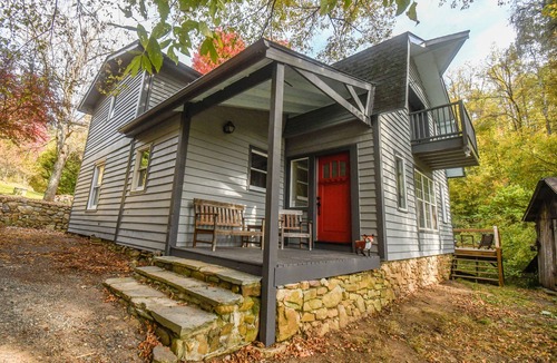 Weaverville Cabin | Private Historic Farmhouse Cabin on 30 acres 15 minutes from Asheville