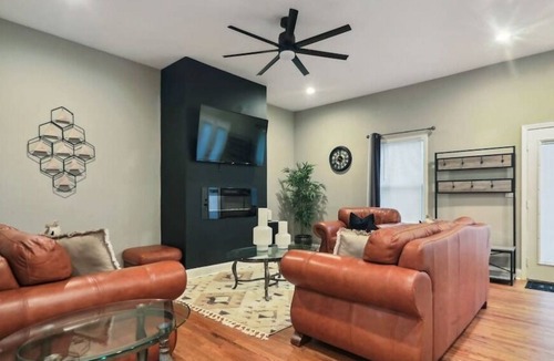 Church Street House | Private Hot Tub Ping Pong Event Friendly 5 Beds