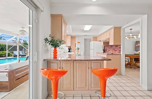 Venetian Way House | Private House - Pool, Firepit, Pet Friendly, Walk to Beach, FREE EV Charger