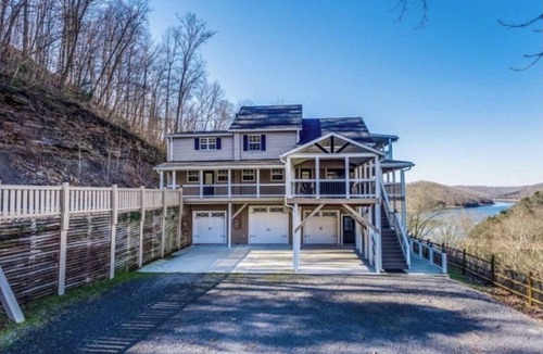 Baxter House | Private Lake Access and 8 acres of Trails!