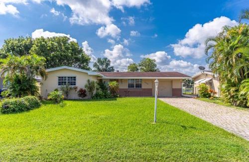 Pembroke Pines House | Private Lakefront Home in Miami/Pembroke