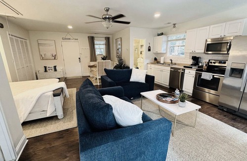 Charleston Apartment | Private luxury studio- 10 mins downtown and Folly