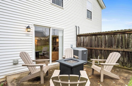 Dry Ridge House | Private Parking, Fire Ring, King Beds - Near Ark!