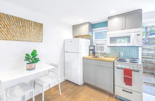 Siesta Key Village Apartment | Private Patio, Walk to All, 2min- Siesta Keys Best Beach, 1min- Dining & Entertainment of Village!