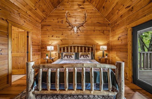 Smoky Mountains Cabin | Private Pool! Amazing Views! Movie Theater!