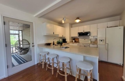 Goodview House | Private pool and hot tub, paddleboard, ping pong