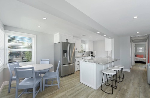 Mid Island House | 🐚Private Pool + Great Outdoor Living Space- Walk2Bch-Cozy Cottage